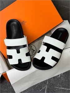 {{productViewItem.photos[photoViewList.activeNavIndex].Alt || productViewItem.photos[photoViewList.activeNavIndex].Description || 'Тапочки HERMES'}}