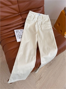 {{productViewItem.photos[photoViewList.activeNavIndex].Alt || productViewItem.photos[photoViewList.activeNavIndex].Description || 'Джинсы CELINE'}}