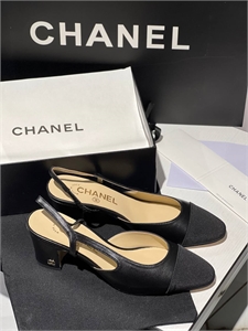 {{productViewItem.photos[photoViewList.activeNavIndex].Alt || productViewItem.photos[photoViewList.activeNavIndex].Description || 'Туфли CHANEL'}}