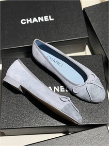 {{productViewItem.photos[photoViewList.activeNavIndex].Alt || productViewItem.photos[photoViewList.activeNavIndex].Description || 'Балетки CHANEL'}}