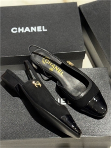 {{productViewItem.photos[photoViewList.activeNavIndex].Alt || productViewItem.photos[photoViewList.activeNavIndex].Description || 'Туфли CHANEL'}}