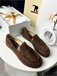 {{productViewItem.photos[photoViewList.activeNavIndex].Alt || productViewItem.photos[photoViewList.activeNavIndex].Description || 'Лоферы THE ROW'}}