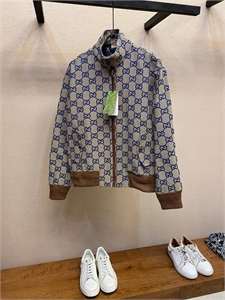 {{productViewItem.photos[photoViewList.activeNavIndex].Alt || productViewItem.photos[photoViewList.activeNavIndex].Description || 'Куртка Gucci'}}