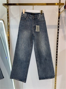{{productViewItem.photos[photoViewList.activeNavIndex].Alt || productViewItem.photos[photoViewList.activeNavIndex].Description || 'Джинсы BALENCIAGA'}}