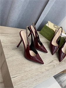 {{productViewItem.photos[photoViewList.activeNavIndex].Alt || productViewItem.photos[photoViewList.activeNavIndex].Description || 'Туфли GUCCI'}}