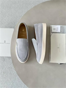 {{productViewItem.photos[photoViewList.activeNavIndex].Alt || productViewItem.photos[photoViewList.activeNavIndex].Description || 'Лоферы BC'}}