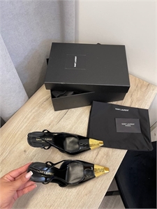 {{productViewItem.photos[photoViewList.activeNavIndex].Alt || productViewItem.photos[photoViewList.activeNavIndex].Description || 'Туфли YSL'}}