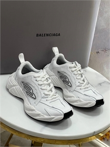 {{productViewItem.photos[photoViewList.activeNavIndex].Alt || productViewItem.photos[photoViewList.activeNavIndex].Description || 'Кроссовки BALENCIAGA'}}