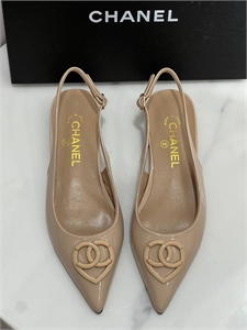 {{productViewItem.photos[photoViewList.activeNavIndex].Alt || productViewItem.photos[photoViewList.activeNavIndex].Description || 'Туфли CHANEL'}}