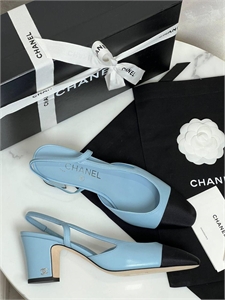 {{productViewItem.photos[photoViewList.activeNavIndex].Alt || productViewItem.photos[photoViewList.activeNavIndex].Description || 'Туфли CHANEL'}}
