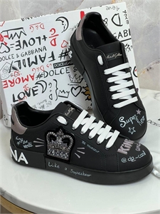 {{productViewItem.photos[photoViewList.activeNavIndex].Alt || productViewItem.photos[photoViewList.activeNavIndex].Description || 'Кроссовки DG'}}