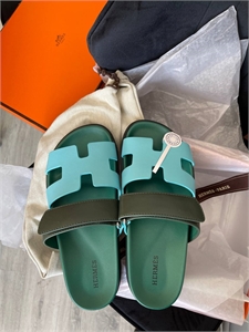 {{productViewItem.photos[photoViewList.activeNavIndex].Alt || productViewItem.photos[photoViewList.activeNavIndex].Description || 'Тапочки HERMES'}}