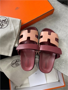 {{productViewItem.photos[photoViewList.activeNavIndex].Alt || productViewItem.photos[photoViewList.activeNavIndex].Description || 'Тапочки HERMES'}}