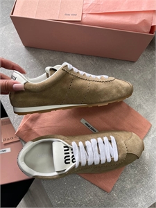 {{productViewItem.photos[photoViewList.activeNavIndex].Alt || productViewItem.photos[photoViewList.activeNavIndex].Description || 'Кроссовки MIU MIU'}}