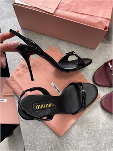 {{productViewItem.photos[photoViewList.activeNavIndex].Alt || productViewItem.photos[photoViewList.activeNavIndex].Description || 'Босоножки MIU MIU'}}