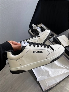 {{productViewItem.photos[photoViewList.activeNavIndex].Alt || productViewItem.photos[photoViewList.activeNavIndex].Description || 'Кроссовки CHANEL'}}