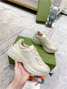 {{productViewItem.photos[photoViewList.activeNavIndex].Alt || productViewItem.photos[photoViewList.activeNavIndex].Description || 'Кроссовки GUCCI'}}