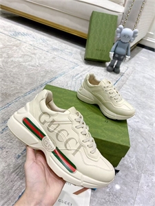 {{productViewItem.photos[photoViewList.activeNavIndex].Alt || productViewItem.photos[photoViewList.activeNavIndex].Description || 'Кроссовки GUCCI'}}