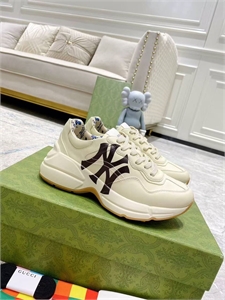 {{productViewItem.photos[photoViewList.activeNavIndex].Alt || productViewItem.photos[photoViewList.activeNavIndex].Description || 'Кроссовки GUCCI'}}