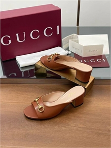 {{productViewItem.photos[photoViewList.activeNavIndex].Alt || productViewItem.photos[photoViewList.activeNavIndex].Description || 'Тапочки GUCCI'}}