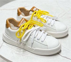 {{productViewItem.photos[photoViewList.activeNavIndex].Alt || productViewItem.photos[photoViewList.activeNavIndex].Description || 'Кроссовки MIU MIU'}}