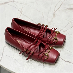 {{productViewItem.photos[photoViewList.activeNavIndex].Alt || productViewItem.photos[photoViewList.activeNavIndex].Description || 'Балетки GUCCI'}}