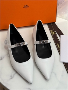 {{productViewItem.photos[photoViewList.activeNavIndex].Alt || productViewItem.photos[photoViewList.activeNavIndex].Description || 'Балетки HERMES'}}