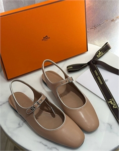 {{productViewItem.photos[photoViewList.activeNavIndex].Alt || productViewItem.photos[photoViewList.activeNavIndex].Description || 'Балетки HERMES'}}