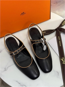 {{productViewItem.photos[photoViewList.activeNavIndex].Alt || productViewItem.photos[photoViewList.activeNavIndex].Description || 'Балетки HERMES'}}