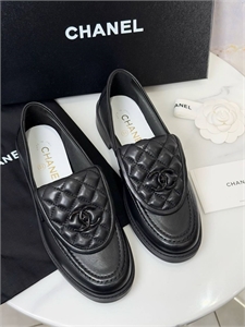 {{productViewItem.photos[photoViewList.activeNavIndex].Alt || productViewItem.photos[photoViewList.activeNavIndex].Description || 'Лоферы  CHANEL'}}