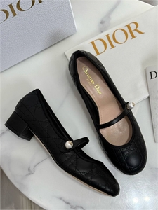 {{productViewItem.photos[photoViewList.activeNavIndex].Alt || productViewItem.photos[photoViewList.activeNavIndex].Description || 'Туфли DIOR'}}