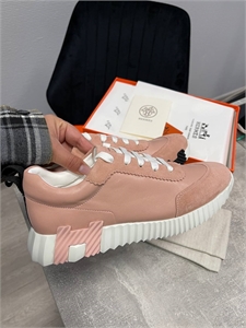 {{productViewItem.photos[photoViewList.activeNavIndex].Alt || productViewItem.photos[photoViewList.activeNavIndex].Description || 'Кроссовки HERMES'}}
