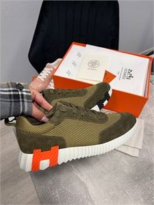 {{productViewItem.photos[photoViewList.activeNavIndex].Alt || productViewItem.photos[photoViewList.activeNavIndex].Description || 'Кроссовки HERMES'}}