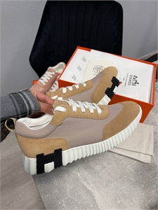 {{productViewItem.photos[photoViewList.activeNavIndex].Alt || productViewItem.photos[photoViewList.activeNavIndex].Description || 'Кроссовки HERMES'}}