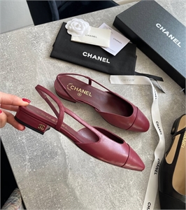 {{productViewItem.photos[photoViewList.activeNavIndex].Alt || productViewItem.photos[photoViewList.activeNavIndex].Description || 'Туфли CHANEL'}}