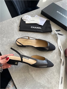 {{productViewItem.photos[photoViewList.activeNavIndex].Alt || productViewItem.photos[photoViewList.activeNavIndex].Description || 'Туфли CHANEL'}}
