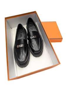 {{productViewItem.photos[photoViewList.activeNavIndex].Alt || productViewItem.photos[photoViewList.activeNavIndex].Description || 'Лоферы HERMES'}}