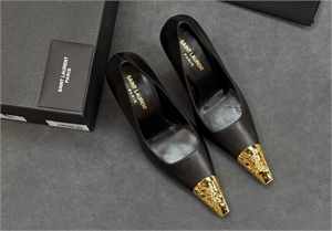 {{productViewItem.photos[photoViewList.activeNavIndex].Alt || productViewItem.photos[photoViewList.activeNavIndex].Description || 'Туфли YSL'}}