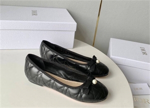 {{productViewItem.photos[photoViewList.activeNavIndex].Alt || productViewItem.photos[photoViewList.activeNavIndex].Description || 'Балетки DIOR'}}