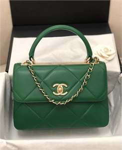 {{productViewItem.photos[photoViewList.activeNavIndex].Alt || productViewItem.photos[photoViewList.activeNavIndex].Description || 'Сумка CHANEL'}}