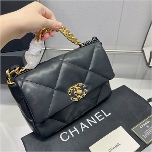{{productViewItem.photos[photoViewList.activeNavIndex].Alt || productViewItem.photos[photoViewList.activeNavIndex].Description || 'Сумка CHANEL'}}