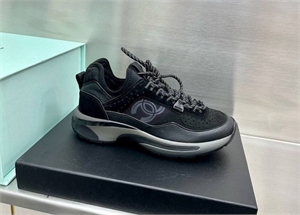 {{productViewItem.photos[photoViewList.activeNavIndex].Alt || productViewItem.photos[photoViewList.activeNavIndex].Description || 'Кроссовки CHANEL'}}