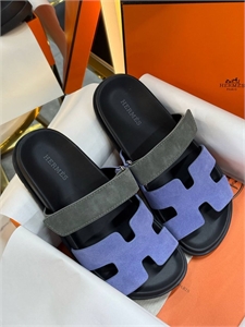 {{productViewItem.photos[photoViewList.activeNavIndex].Alt || productViewItem.photos[photoViewList.activeNavIndex].Description || 'Тапочки HERMES'}}