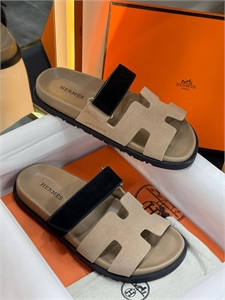 {{productViewItem.photos[photoViewList.activeNavIndex].Alt || productViewItem.photos[photoViewList.activeNavIndex].Description || 'Тапочки HERMES'}}