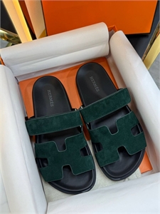 {{productViewItem.photos[photoViewList.activeNavIndex].Alt || productViewItem.photos[photoViewList.activeNavIndex].Description || 'Тапочки HERMES'}}