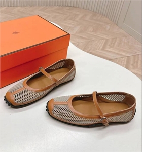 {{productViewItem.photos[photoViewList.activeNavIndex].Alt || productViewItem.photos[photoViewList.activeNavIndex].Description || 'Балетки HERMES'}}