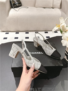 {{productViewItem.photos[photoViewList.activeNavIndex].Alt || productViewItem.photos[photoViewList.activeNavIndex].Description || 'Туфли CHANEL'}}