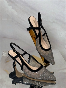 {{productViewItem.photos[photoViewList.activeNavIndex].Alt || productViewItem.photos[photoViewList.activeNavIndex].Description || 'Туфли DIOR'}}