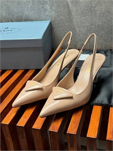 {{productViewItem.photos[photoViewList.activeNavIndex].Alt || productViewItem.photos[photoViewList.activeNavIndex].Description || 'Туфли PRADA'}}