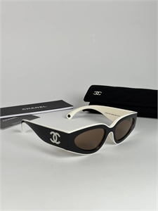 {{productViewItem.photos[photoViewList.activeNavIndex].Alt || productViewItem.photos[photoViewList.activeNavIndex].Description || 'Очки CHANEL'}}